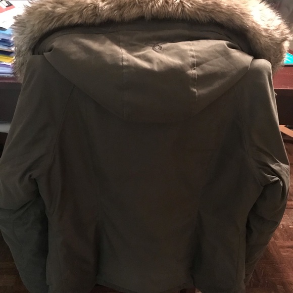 TNA Summit Parka: Dark Olive - Picture 6 of 8